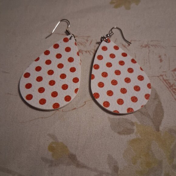 avon final price no more discounts pls struggling Jewelry - pretty retro style earringsfinal price no more discounts pls struggling mama